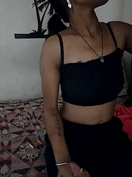Webcam Model (Roni_cpl)  is live.Free join now!