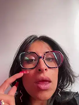 Webcam Model (_elektrah)  is live.Free join now!