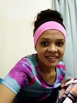 Webcam Model (Pia228)  is live.Free join now!