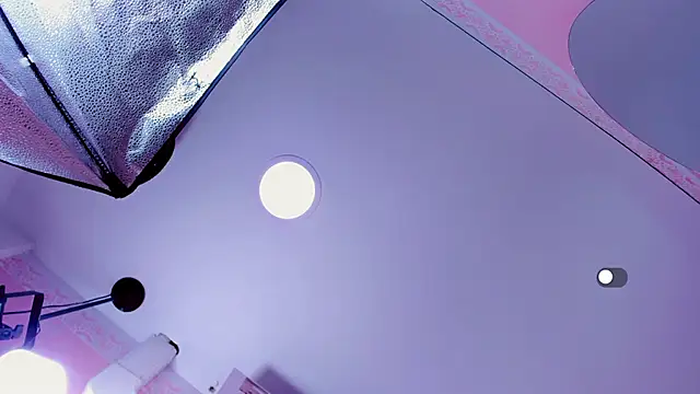 sami_milk (F teen) - shows a big jet of milk💦