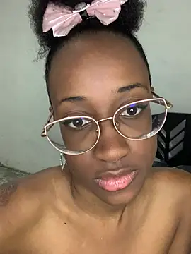 julyshygirl (Ask my age) - Oil boobs 💦