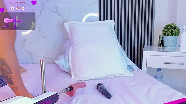 jackandrosse_ (F young) - 🥵show pussy  x 3 minu😈
