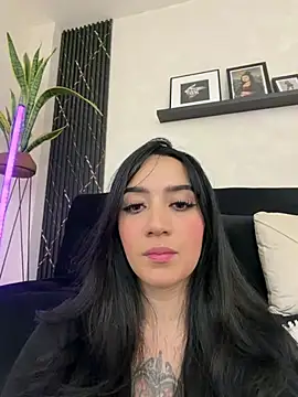 emmyevans1 - EmmyEvans1's free webcam - UK Sex Cams