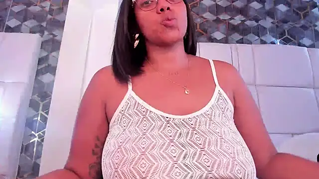 lia_mariana webcam
