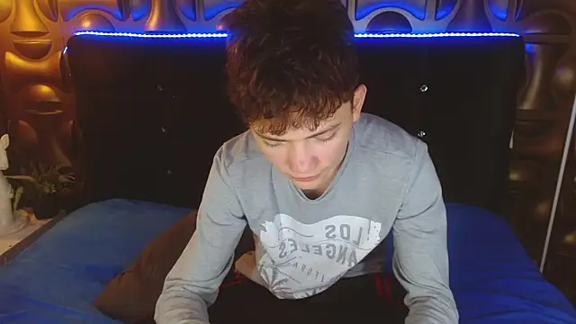 cruz_dante (M twink) - CUMING IN PUBLIC