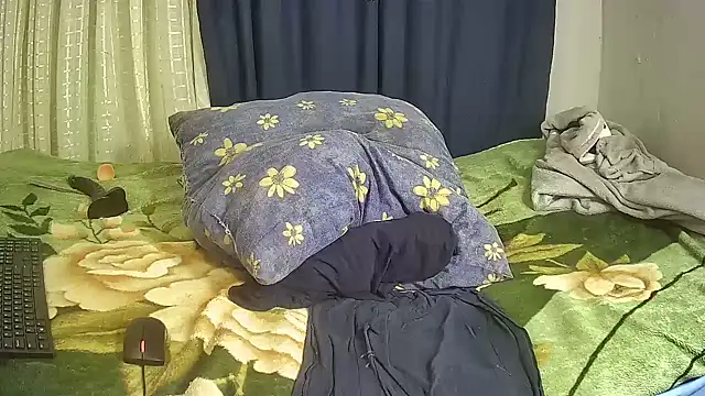 rikabbe (F milf) - shake ass