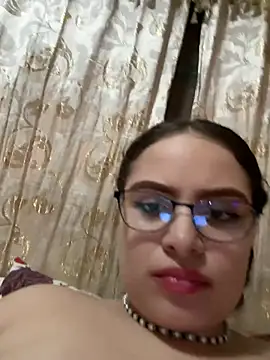 tayler_kim (Ask my age) - shave pussy