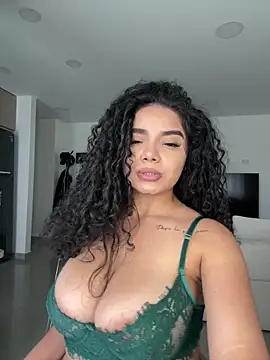 Curlyierr live sex cam