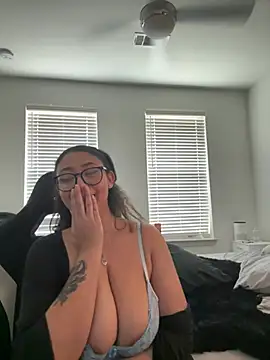 Webcam Model (minhaaa_baby)  is live.Free join now!