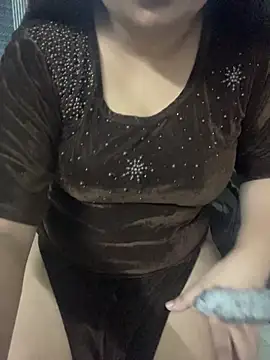tamil_azhagie (F young) - Full nude in public 1Min
