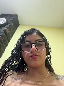 Webcam Model (brizzmotion)  is live.Free join now!