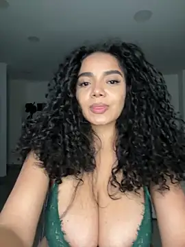 Webcam Model (Curlyierr)  is live.Free join now!