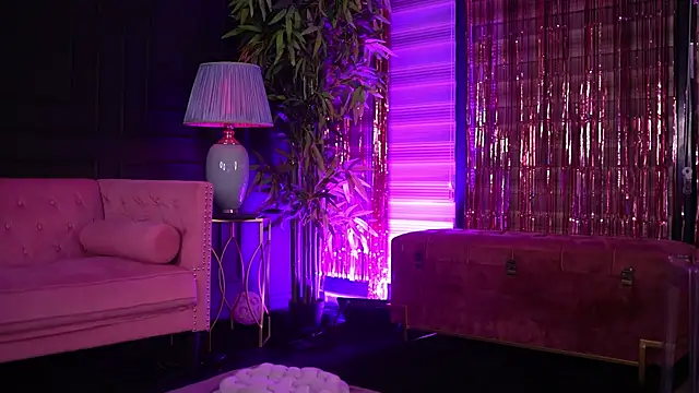 Watch AlessiaNoire live on EroticFlix - High definition streams