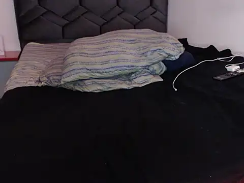 danypalmer (Ask my age) - Show cum  in the belly