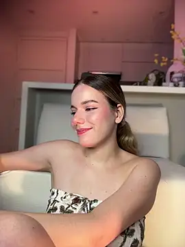 NicoleCut