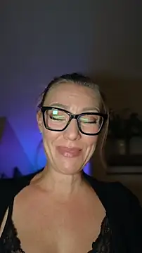 sacha-xx (F milf) - FINGERS PUSSY