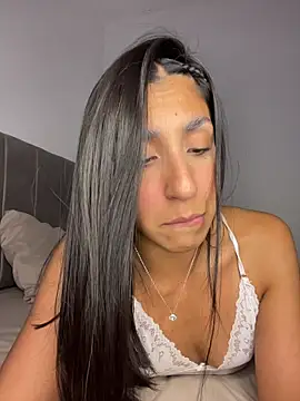 Webcam Model (MaddyX__)  is live.Free join now!
