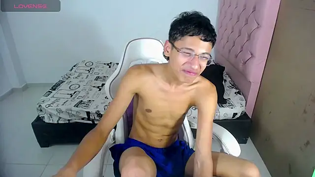 im_david02 - Im_david02's free webcam - UK Sex Cams