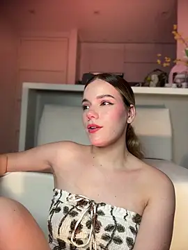 NicoleCut