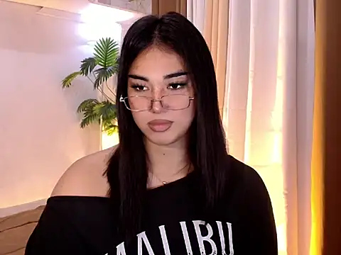Watch magnificent_kitana live on EroticFlix - High definition streams