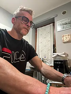axl_hot (M mature) - Cum at goal