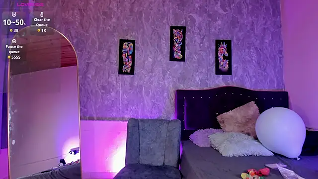 Lauren_smiles webcam
