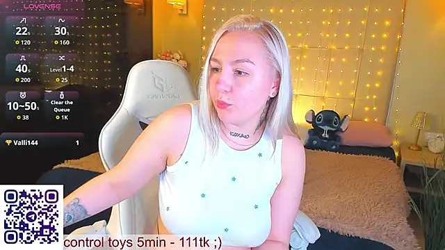debbie_taylor (Ask my age) - my hands are your hands, more touches;)