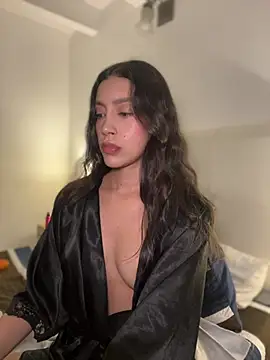 Webcam Model (SelenaStone)  is live.Free join now!