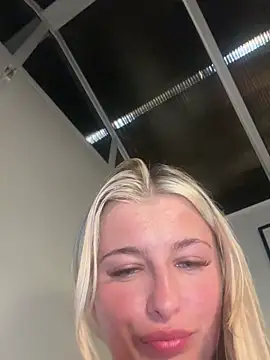 Watch BabyBluexox live on EroticFlix - High definition streams
