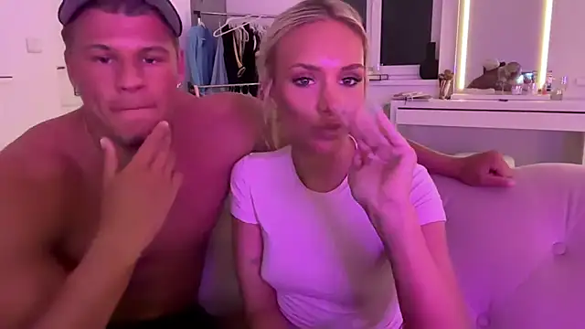naughtyblondex (Ask my age) - show off my ass and shake for you 🥳🥳