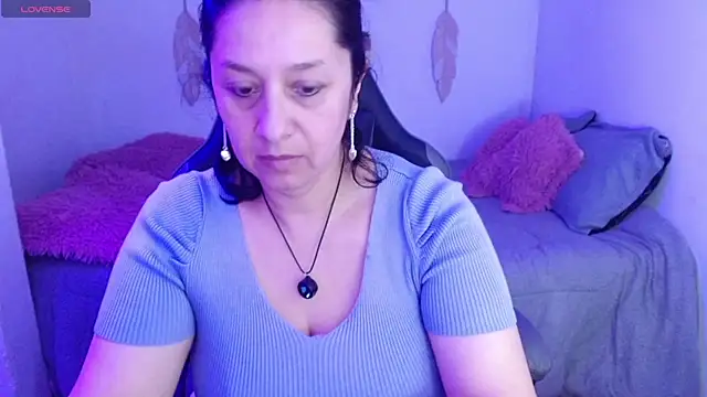 camilalatti (F mature) - Spank Ass