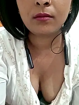 Webcam Model (Queen_Kushi4)  is live.Free join now!