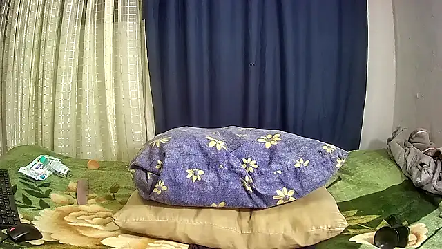 rikabbe (F milf) - shake ass