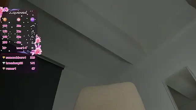 laura-hills18 webcam