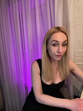 Webcam Model (AnesaKis)  is live.Free join now!
