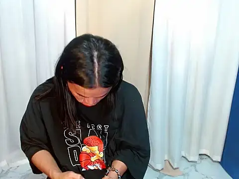 Watch urhotty_megss live on EroticFlix - High definition streams