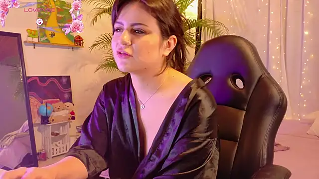 Watch ShantallPariss live on EroticFlix - High definition streams