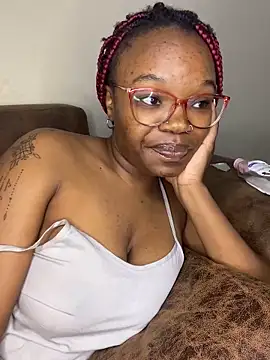 Webcam Model (YummyMelanin117)  is live.Free join now!