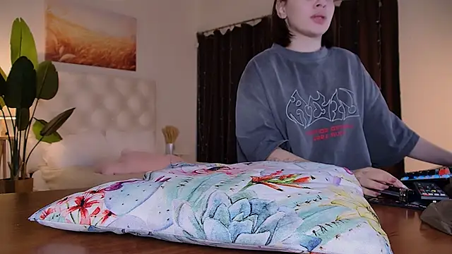 kimclarks_ (F teen) - EACH OF YOUR TOKENS - KISS FOR MY FEET