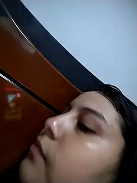 Webcam Model (esmeralda_jadees)  is live.Free join now!