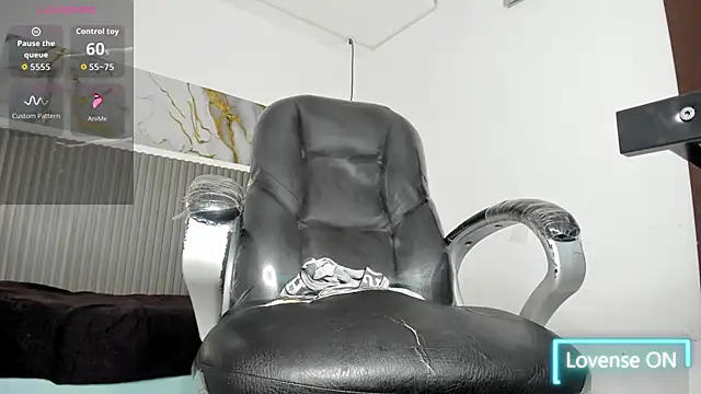 dyla_n18 (M young) - hard cock,10 spanks