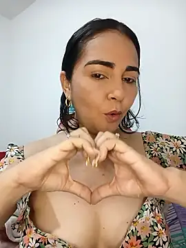 Webcam Model (Emily_Divi69)  is live.Free join now!