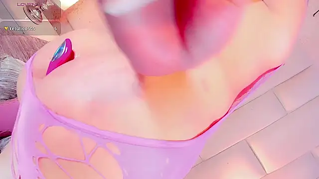 Kisses_Sophia