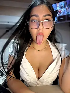 Sofia_Collins- live show