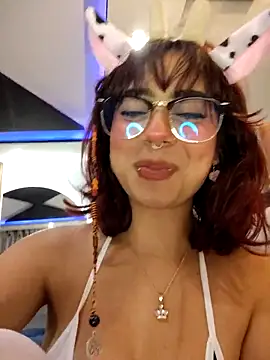 Webcam Model (Sarah_Lark-)  is live.Free join now!