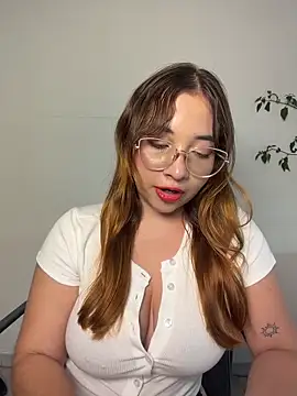 Webcam Model (AliciaWhite_nt)  is live.Free join now!