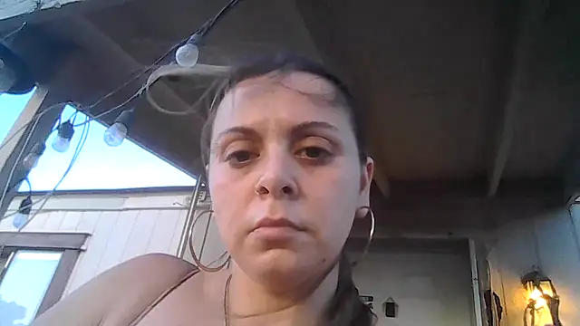 ShysluutGia live sex cam