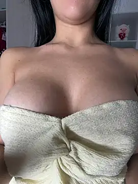 _alicee_1 (F teen) - I kiss Dani's tits