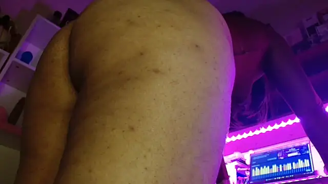 Watch SmokyDee live on EroticFlix - High definition streams