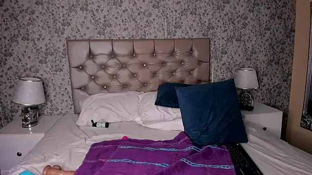 emeelymuller - EmeelyMuller's free webcam - UK Sex Cams